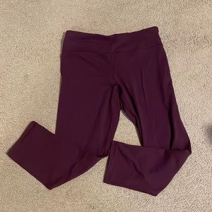 💜5 for $25 American Eagle Outfitters maroon capri leggings